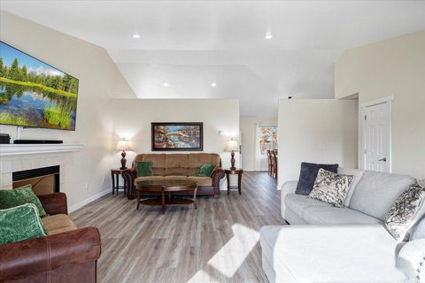 Tiny photo for 2223 NW Jackpine Court, Redmond, OR 97756 (MLS # 220211890)