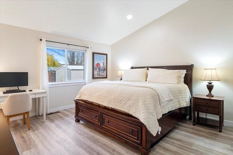 Tiny photo for 2223 NW Jackpine Court, Redmond, OR 97756 (MLS # 220211890)