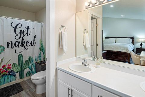 Tiny photo for 2223 NW Jackpine Court, Redmond, OR 97756 (MLS # 220211890)