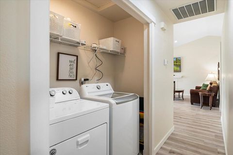 Tiny photo for 2223 NW Jackpine Court, Redmond, OR 97756 (MLS # 220211890)