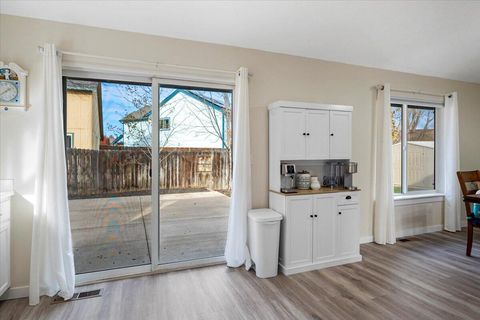 Tiny photo for 2223 NW Jackpine Court, Redmond, OR 97756 (MLS # 220211890)