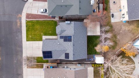 Tiny photo for 2223 NW Jackpine Court, Redmond, OR 97756 (MLS # 220211890)