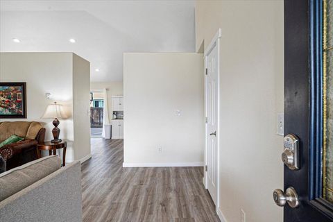 Tiny photo for 2223 NW Jackpine Court, Redmond, OR 97756 (MLS # 220211890)