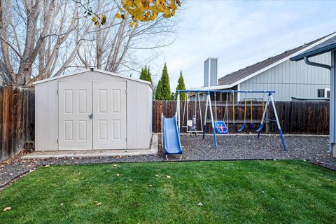 Tiny photo for 2223 NW Jackpine Court, Redmond, OR 97756 (MLS # 220211890)