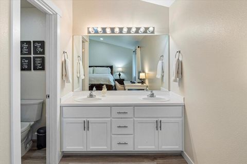 Tiny photo for 2223 NW Jackpine Court, Redmond, OR 97756 (MLS # 220211890)