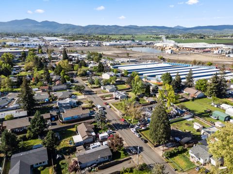 Tiny photo for 2711 Elliott Avenue, Medford, OR 97501 (MLS # 220219550)
