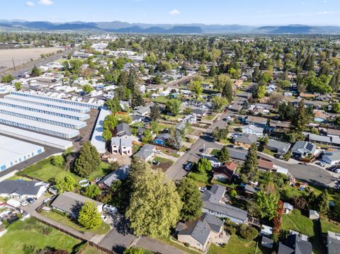 Tiny photo for 2711 Elliott Avenue, Medford, OR 97501 (MLS # 220219550)