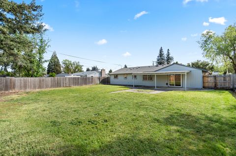 Tiny photo for 2711 Elliott Avenue, Medford, OR 97501 (MLS # 220219550)