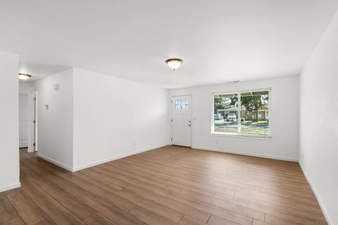 Tiny photo for 2711 Elliott Avenue, Medford, OR 97501 (MLS # 220219550)