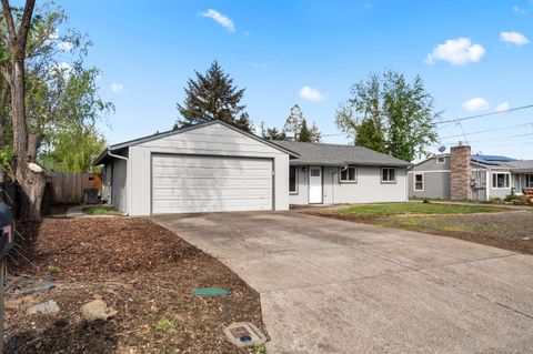 Tiny photo for 2711 Elliott Avenue, Medford, OR 97501 (MLS # 220219550)