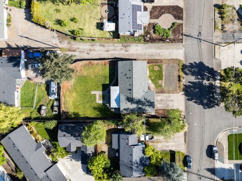 Tiny photo for 2711 Elliott Avenue, Medford, OR 97501 (MLS # 220219550)