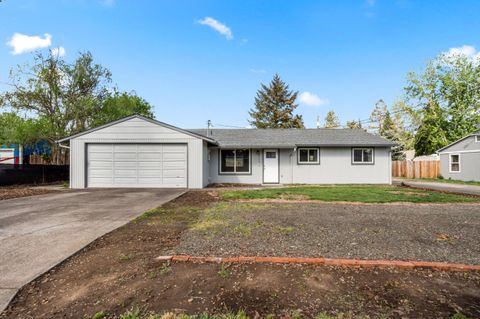 Tiny photo for 2711 Elliott Avenue, Medford, OR 97501 (MLS # 220219550)