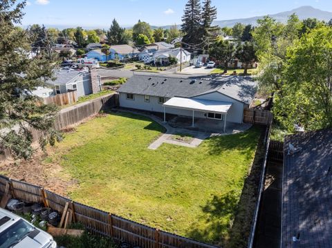 Tiny photo for 2711 Elliott Avenue, Medford, OR 97501 (MLS # 220219550)