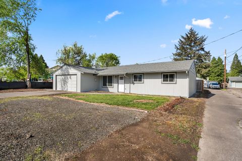 Tiny photo for 2711 Elliott Avenue, Medford, OR 97501 (MLS # 220219550)