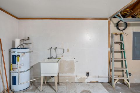 Tiny photo for 2711 Elliott Avenue, Medford, OR 97501 (MLS # 220219550)