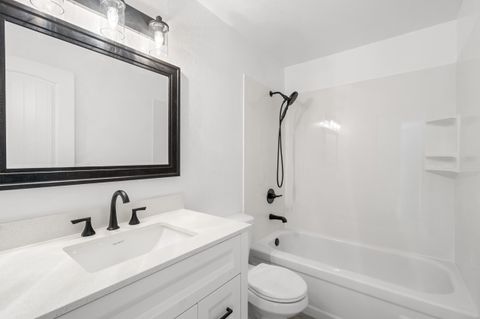 Tiny photo for 2711 Elliott Avenue, Medford, OR 97501 (MLS # 220219550)