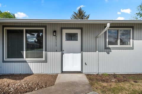 Tiny photo for 2711 Elliott Avenue, Medford, OR 97501 (MLS # 220219550)
