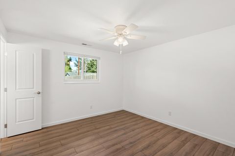 Tiny photo for 2711 Elliott Avenue, Medford, OR 97501 (MLS # 220219550)