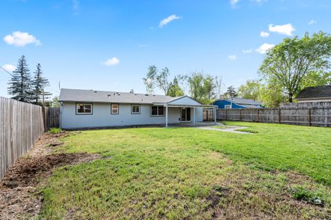 Tiny photo for 2711 Elliott Avenue, Medford, OR 97501 (MLS # 220219550)