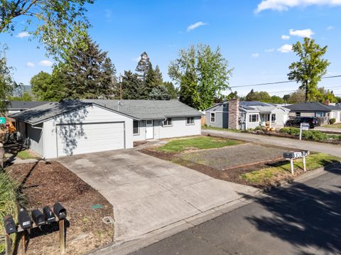 Tiny photo for 2711 Elliott Avenue, Medford, OR 97501 (MLS # 220219550)