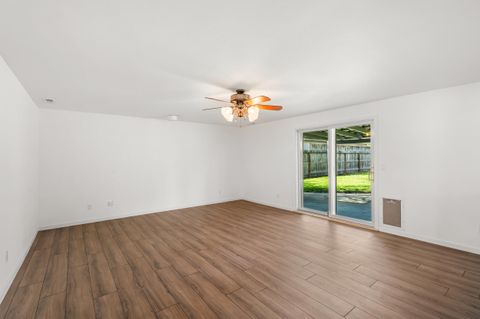 Tiny photo for 2711 Elliott Avenue, Medford, OR 97501 (MLS # 220219550)