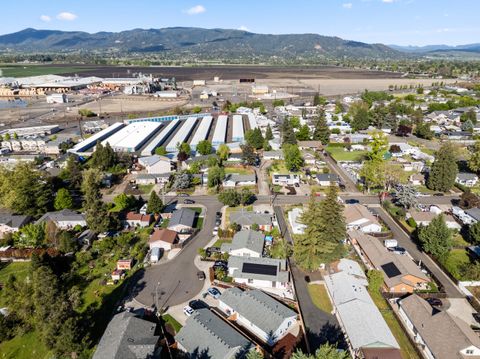 Tiny photo for 2711 Elliott Avenue, Medford, OR 97501 (MLS # 220219550)