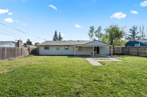 Tiny photo for 2711 Elliott Avenue, Medford, OR 97501 (MLS # 220219550)