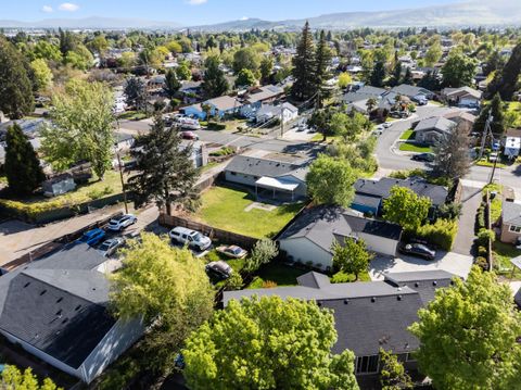 Tiny photo for 2711 Elliott Avenue, Medford, OR 97501 (MLS # 220219550)