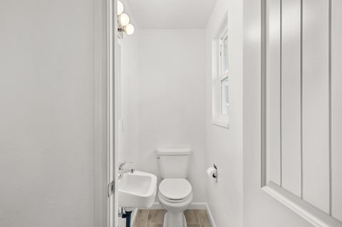 Tiny photo for 2711 Elliott Avenue, Medford, OR 97501 (MLS # 220219550)