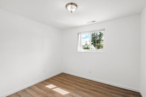 Tiny photo for 2711 Elliott Avenue, Medford, OR 97501 (MLS # 220219550)