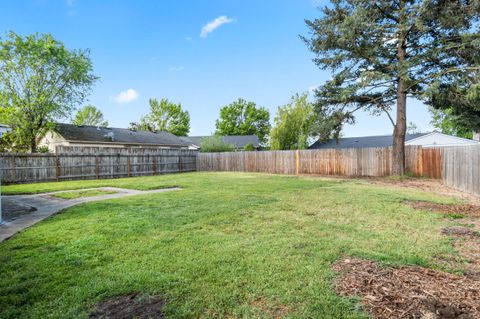 Tiny photo for 2711 Elliott Avenue, Medford, OR 97501 (MLS # 220219550)