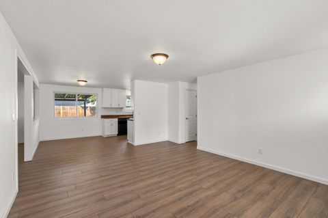 Tiny photo for 2711 Elliott Avenue, Medford, OR 97501 (MLS # 220219550)