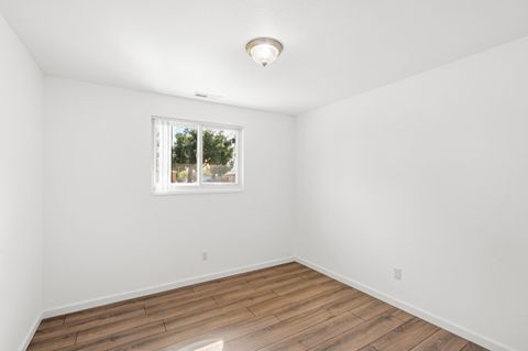 Tiny photo for 2711 Elliott Avenue, Medford, OR 97501 (MLS # 220219550)