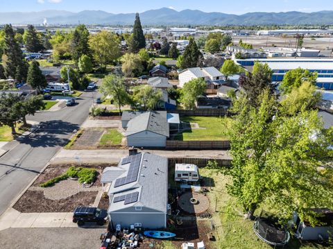 Tiny photo for 2711 Elliott Avenue, Medford, OR 97501 (MLS # 220219550)