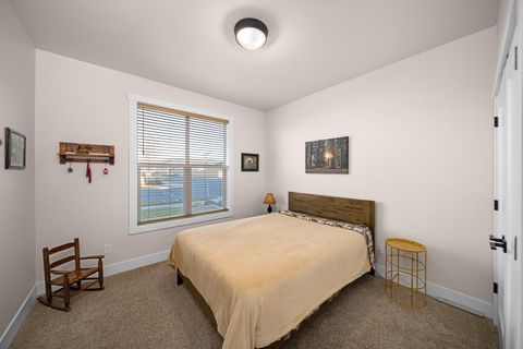 Tiny photo for 465 SE Sumner Drive, Prineville, OR 97754 (MLS # 220213851)