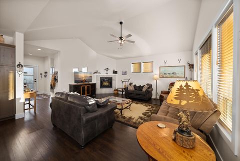 Tiny photo for 465 SE Sumner Drive, Prineville, OR 97754 (MLS # 220213851)