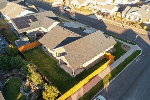 Tiny photo for 465 SE Sumner Drive, Prineville, OR 97754 (MLS # 220213851)