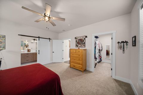 Tiny photo for 465 SE Sumner Drive, Prineville, OR 97754 (MLS # 220213851)