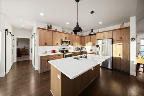 Tiny photo for 465 SE Sumner Drive, Prineville, OR 97754 (MLS # 220213851)