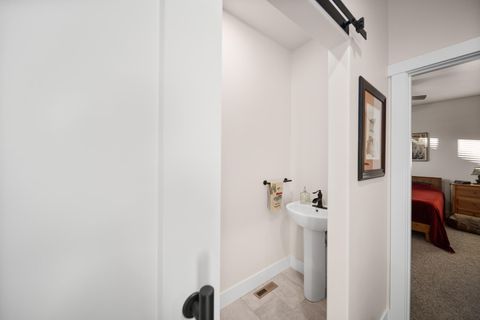 Tiny photo for 465 SE Sumner Drive, Prineville, OR 97754 (MLS # 220213851)