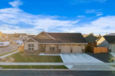 Tiny photo for 465 SE Sumner Drive, Prineville, OR 97754 (MLS # 220213851)
