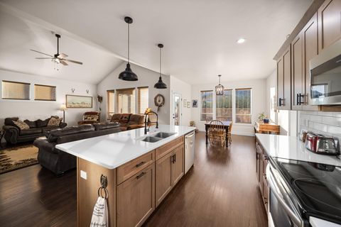 Tiny photo for 465 SE Sumner Drive, Prineville, OR 97754 (MLS # 220213851)