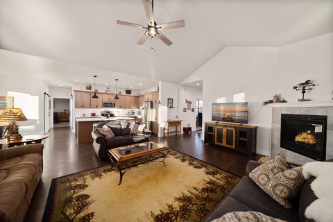 Tiny photo for 465 SE Sumner Drive, Prineville, OR 97754 (MLS # 220213851)