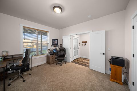 Tiny photo for 465 SE Sumner Drive, Prineville, OR 97754 (MLS # 220213851)