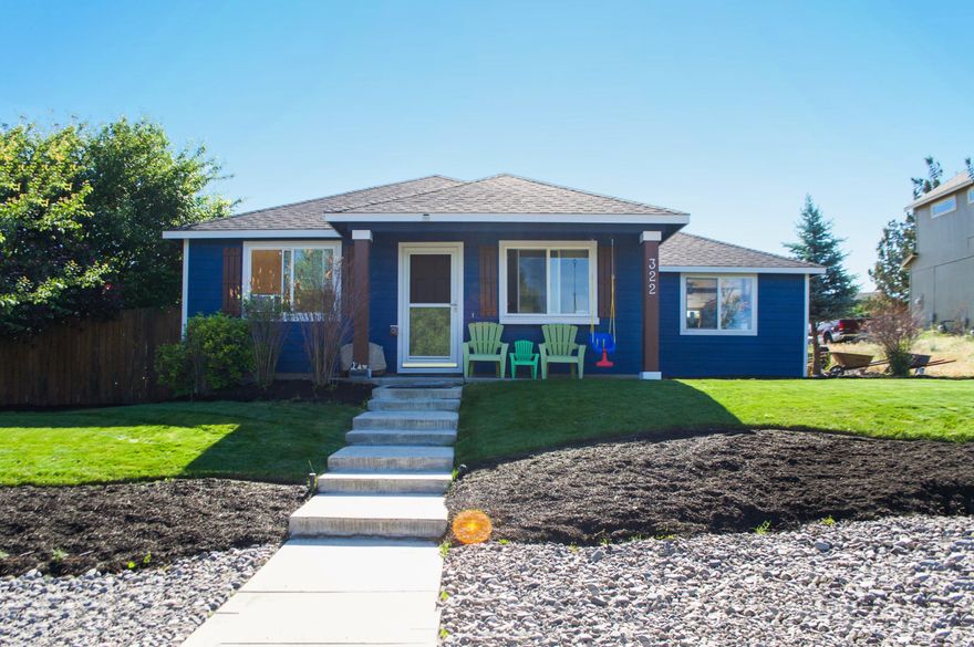 This adorable home has the perfect covered front patio to take in the beautiful Cascade Mountain view! There are brand new vinyl floors in the great room, a ceiling fan, a cozy kitchen, and it is beautifully landscaped with a sprinkler system, fenced backyard, dog run and driveway accessed off of a cul-de-sac on 34th Lane. Don't miss out-schedule a showing today!