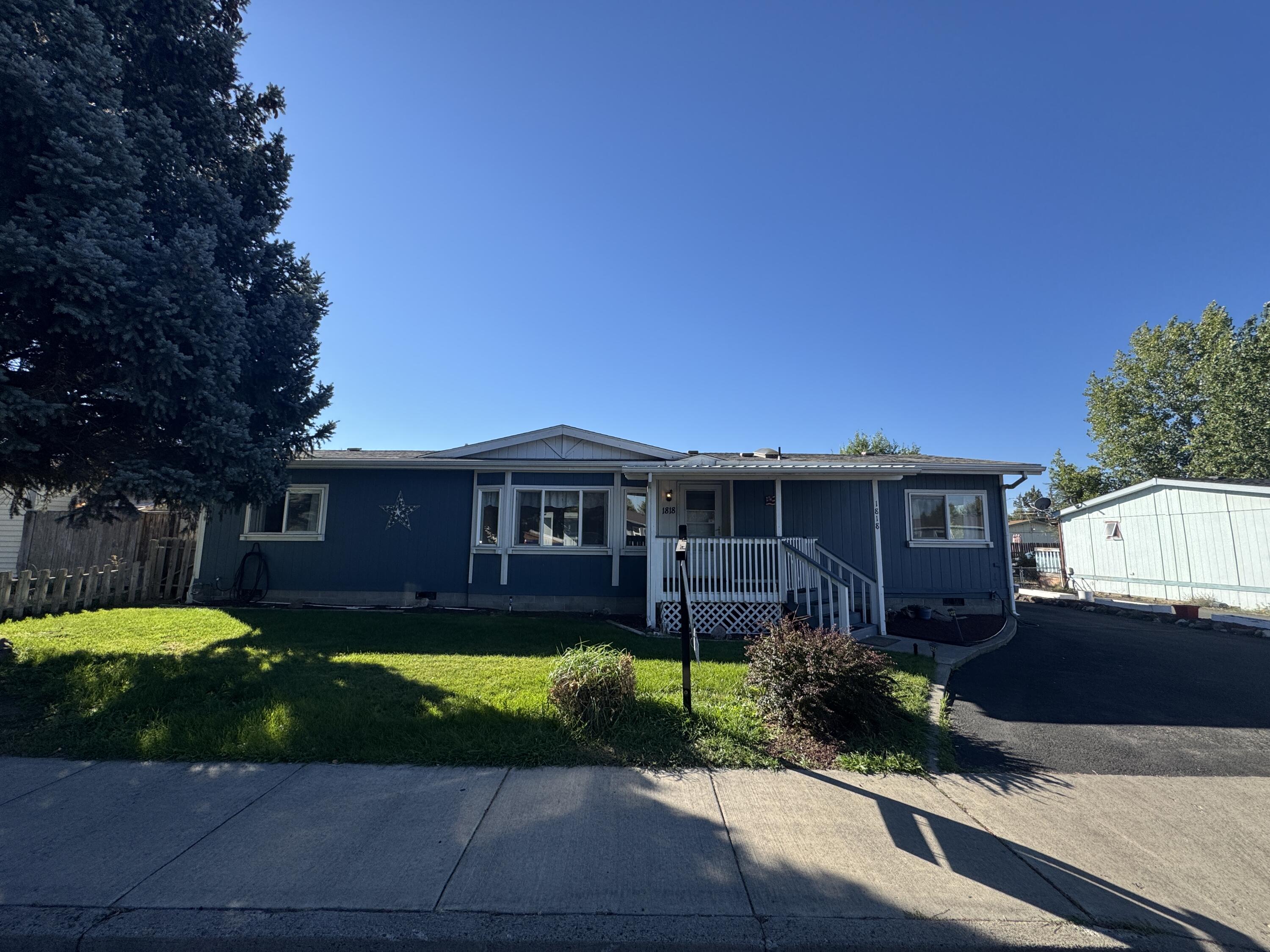 1818 NW Fir Avenue