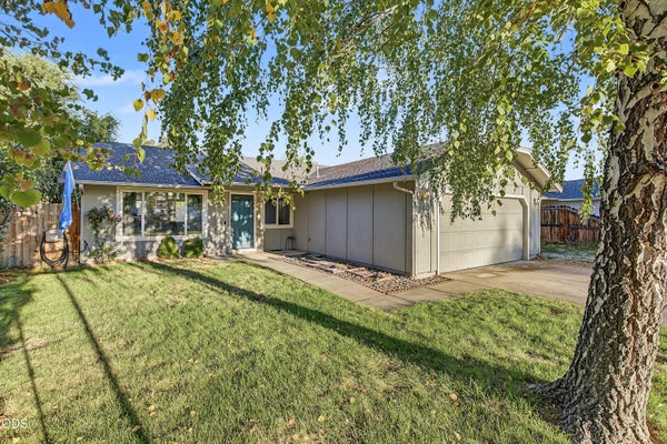123 EAGLE VIEW DR, EAGLE POINT, OR 97524 - Image e99b280c4b0c49d195fb463d770fcfa5/2005603661