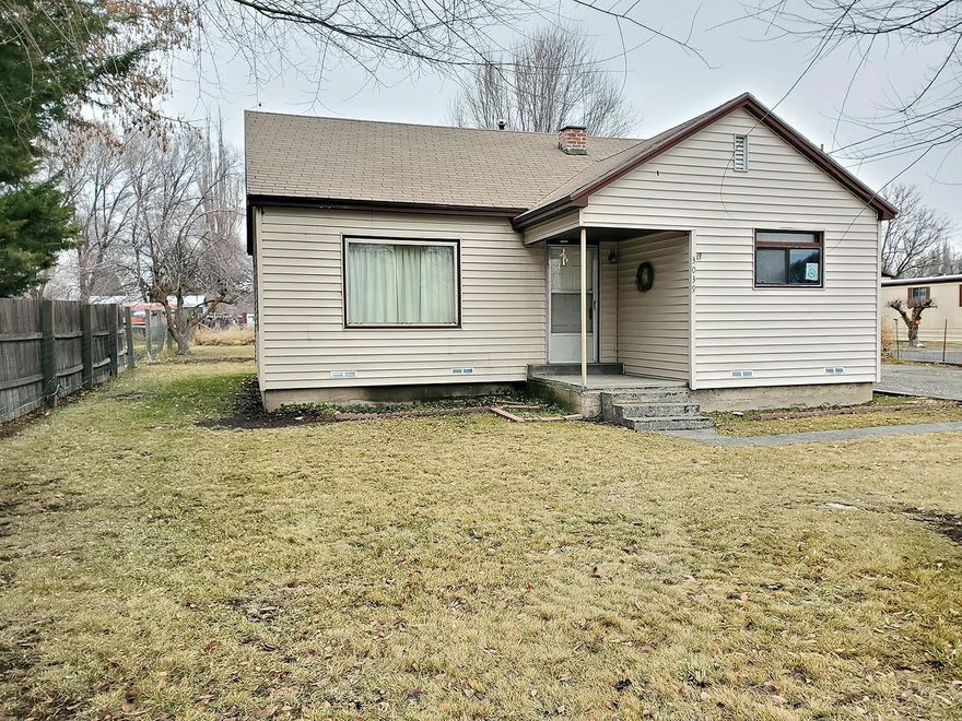 Cute house on a large lot! Nice wood floors, built in cabinetry and lots of character with the arched doorways. Come see this affordable home before it's gone!