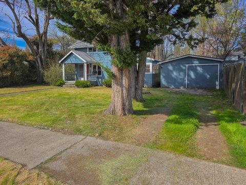 Tiny photo for 814 NW C Street, Grants Pass, OR 97526 (MLS # 220217615)