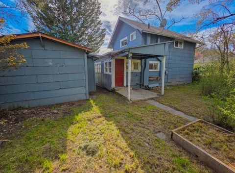 Tiny photo for 814 NW C Street, Grants Pass, OR 97526 (MLS # 220217615)
